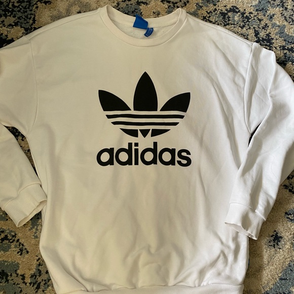 adidas Tops - White adidas sweatshirt with pockets
